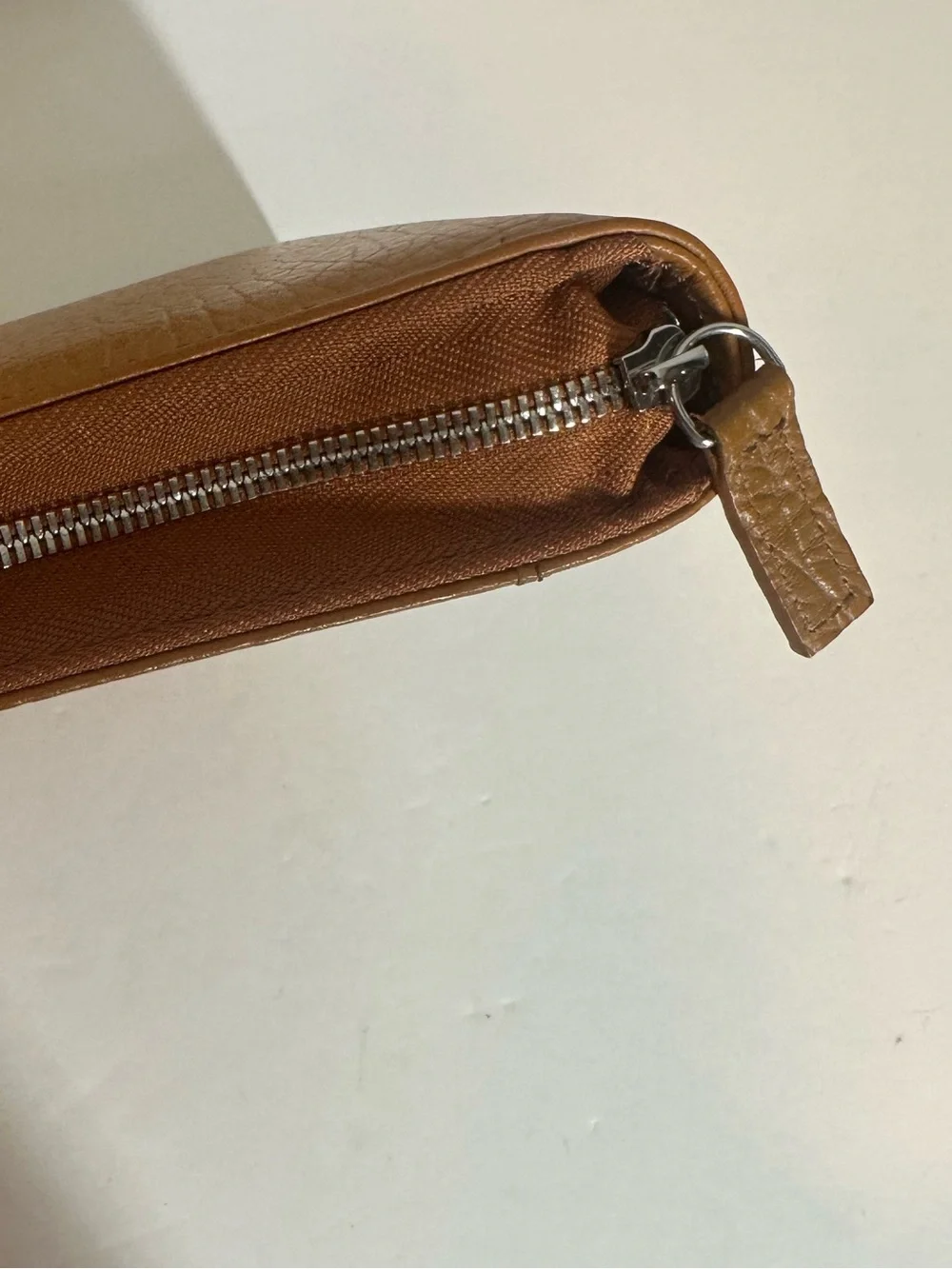 FRANKLIN COVEY Alex Saddle Pebbled Leather Zip Around 8 Ring Binder